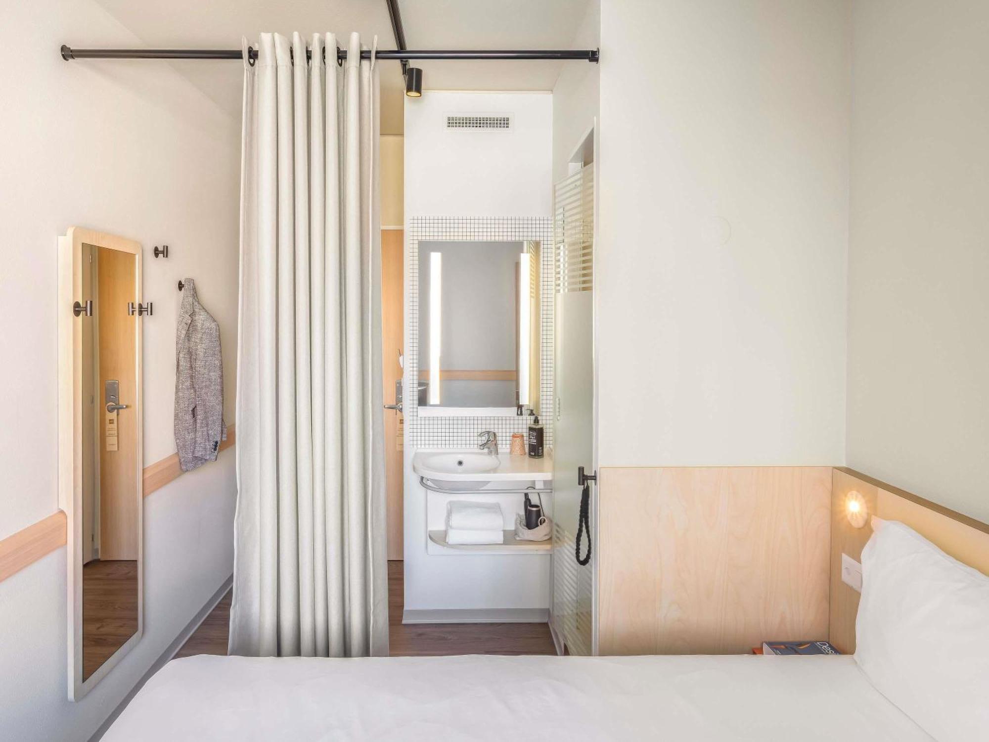 Ibis Budget Lugano Paradiso Esterno foto