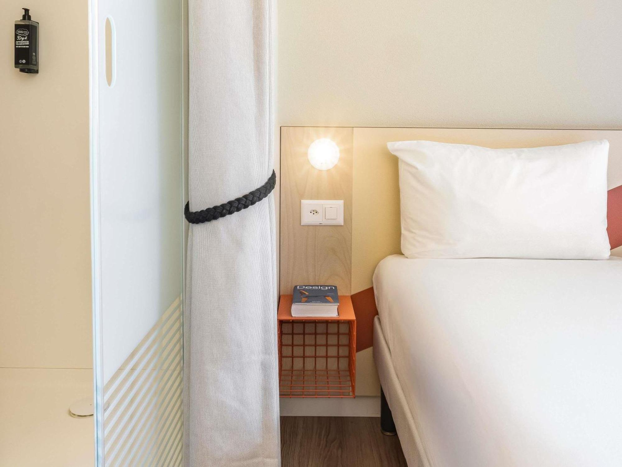 Ibis Budget Lugano Paradiso Esterno foto