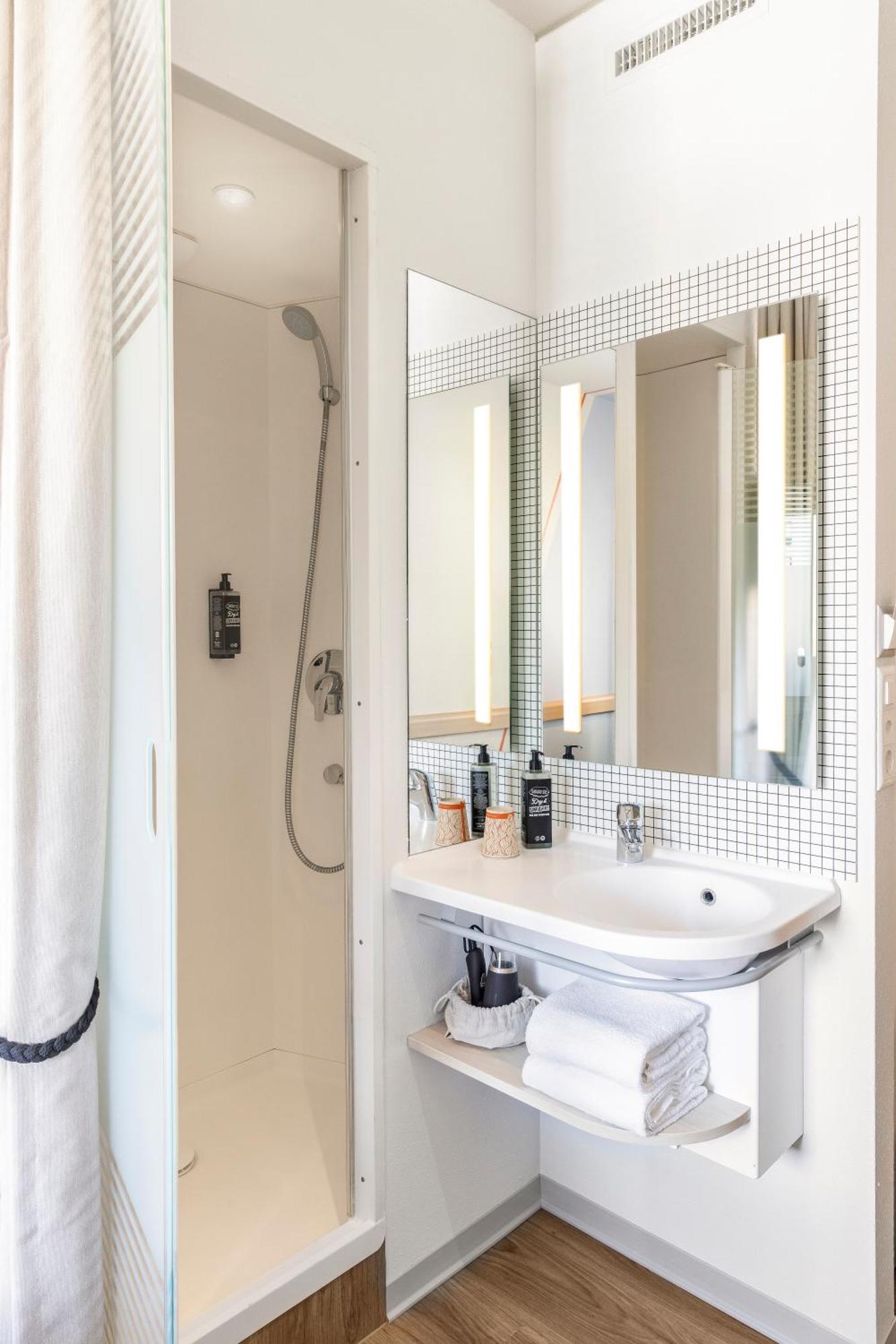 Ibis Budget Lugano Paradiso Esterno foto